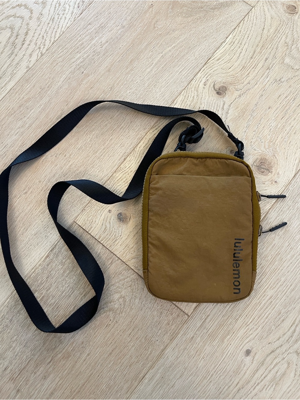 lululemon Compact Crossbody in brown with Black Strap